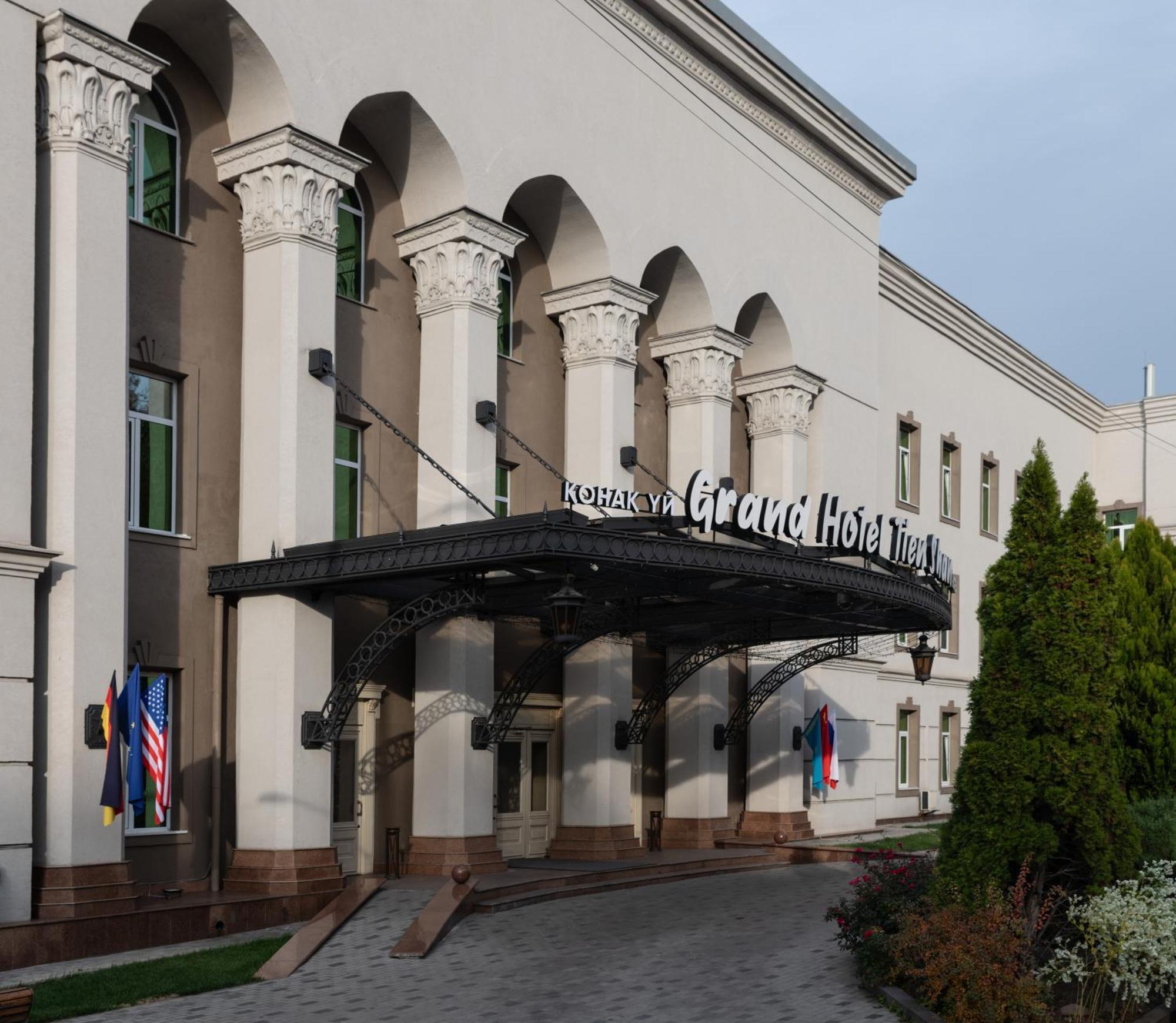 Grand Tien Shan Hotel 4*