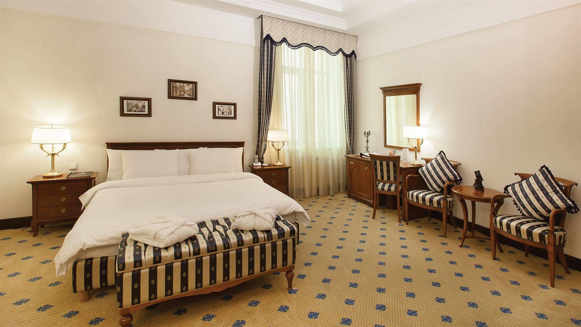Hotel Grand Tien Shan